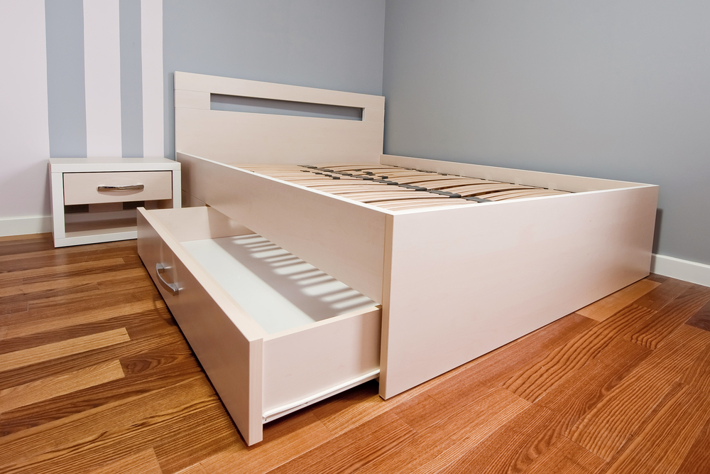 Come trasformare un letto normale in un letto contenitore per recuperare spazio
