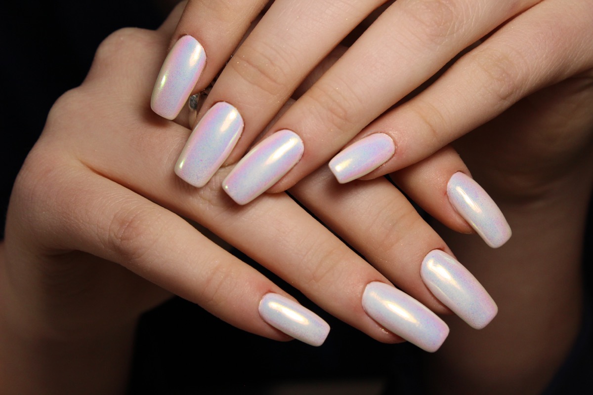 Nail-art-bianco-latte-gesso-perlato-2.jpg