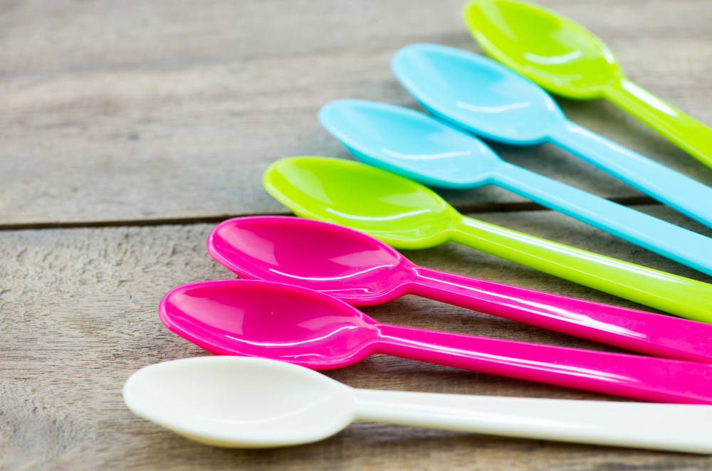 Come riciclare i cucchiai di plastica: 2 idee creative per decorare casa