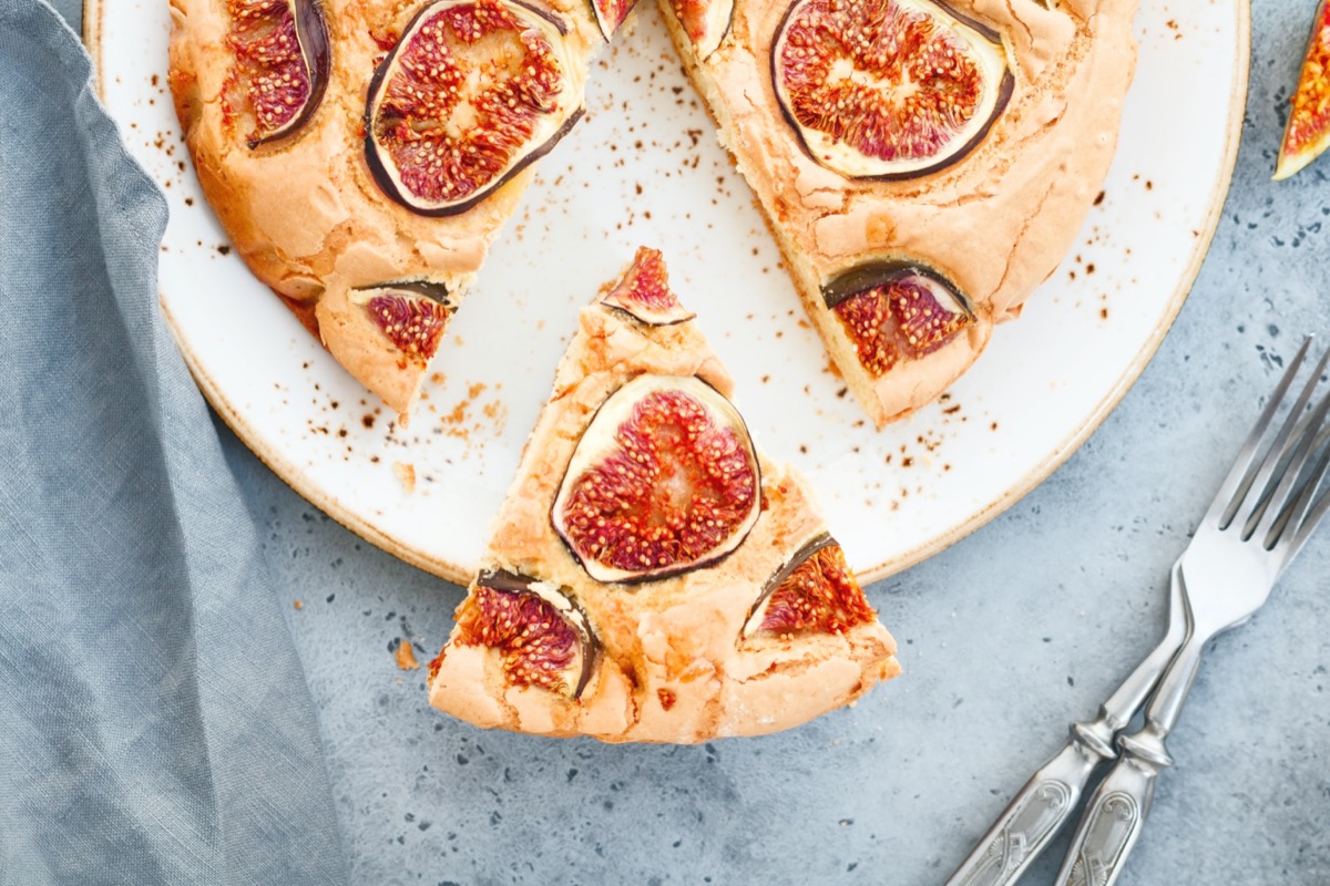 Torta di fichi e noci: la ricetta con e senza burro