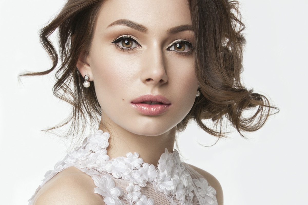 Trucco per chi ha gli occhi grandi: come riproporzionarli col make-up correttivo