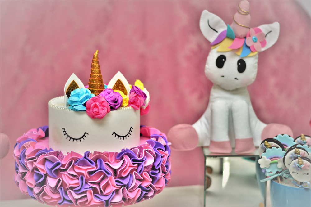 Torta finta unicorno fai da te: tutorial e idee creative