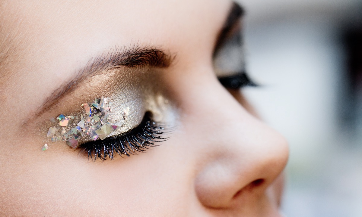 Trucco-occhi-nero-oro-argento-1.jpg
