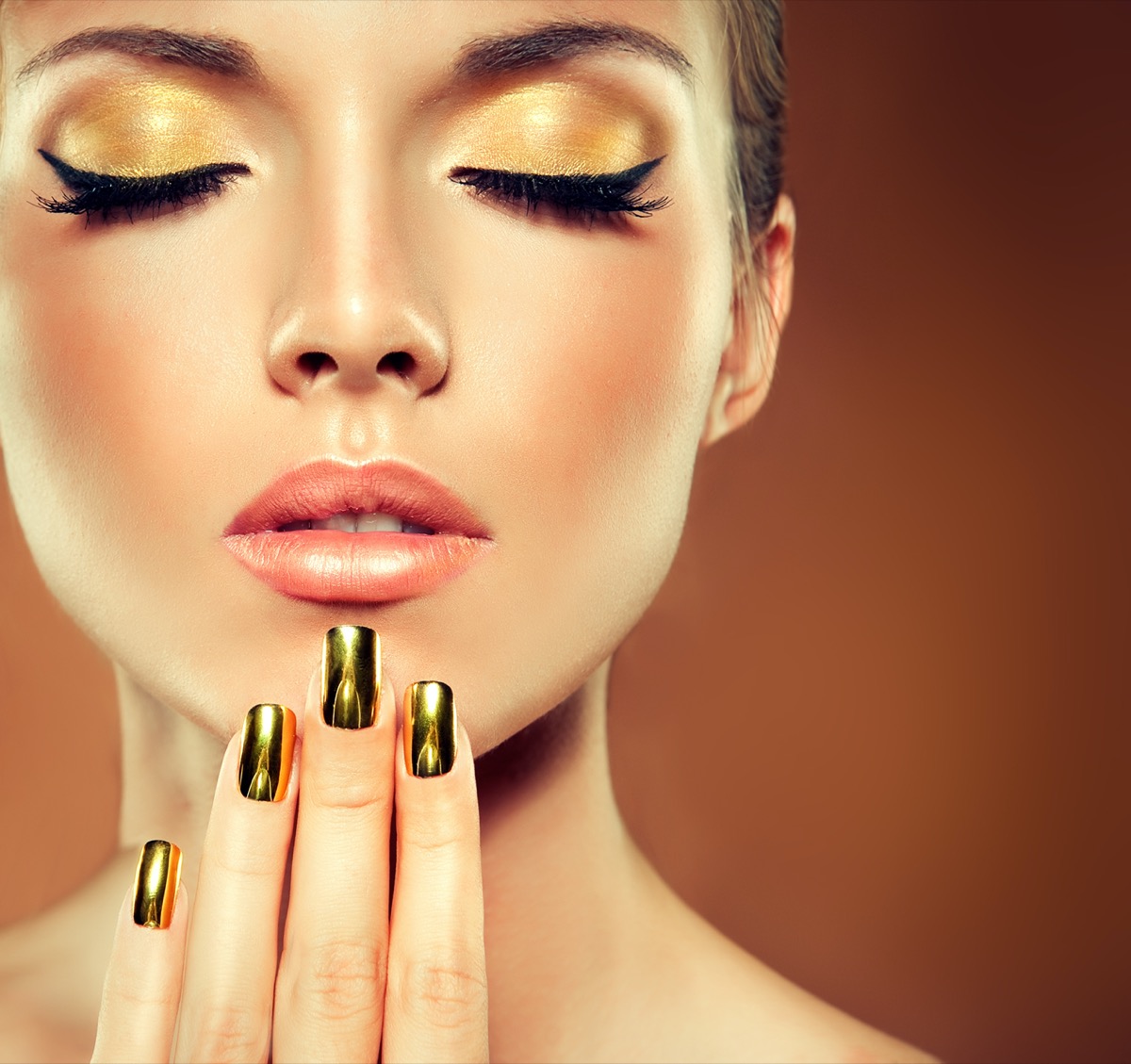 Trucco-occhi-nero-oro-argento-2.jpg