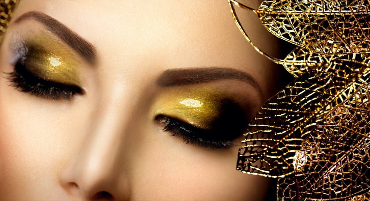 Trucco occhi in nero e oro o argento: 7 idee per un make-up da sera