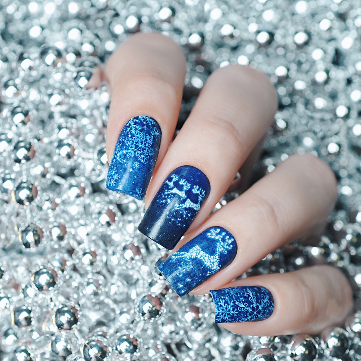 Nail-art-classic-blue-pantone-4.jpg
