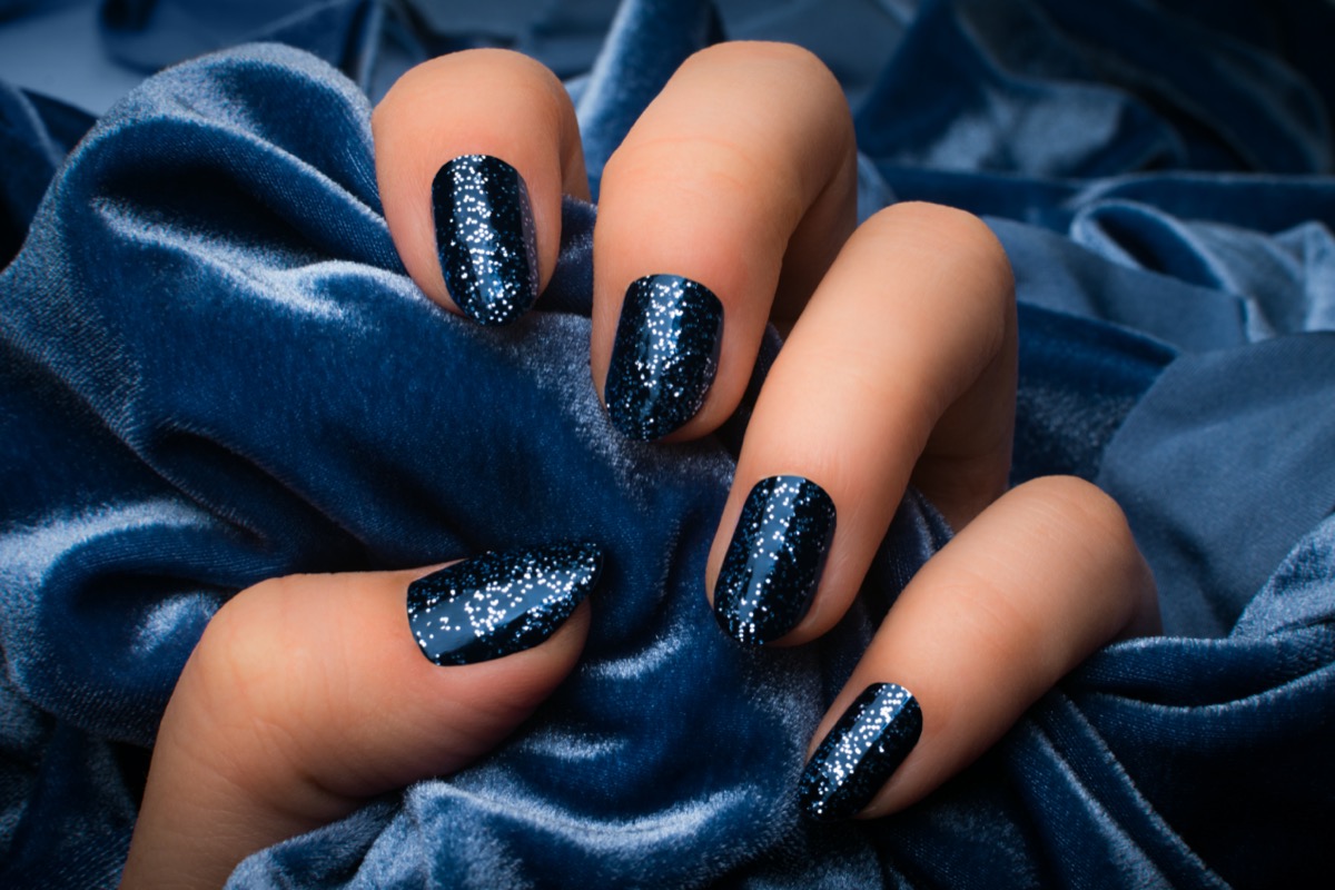 Nail-art-classic-blue-pantone-7.jpg