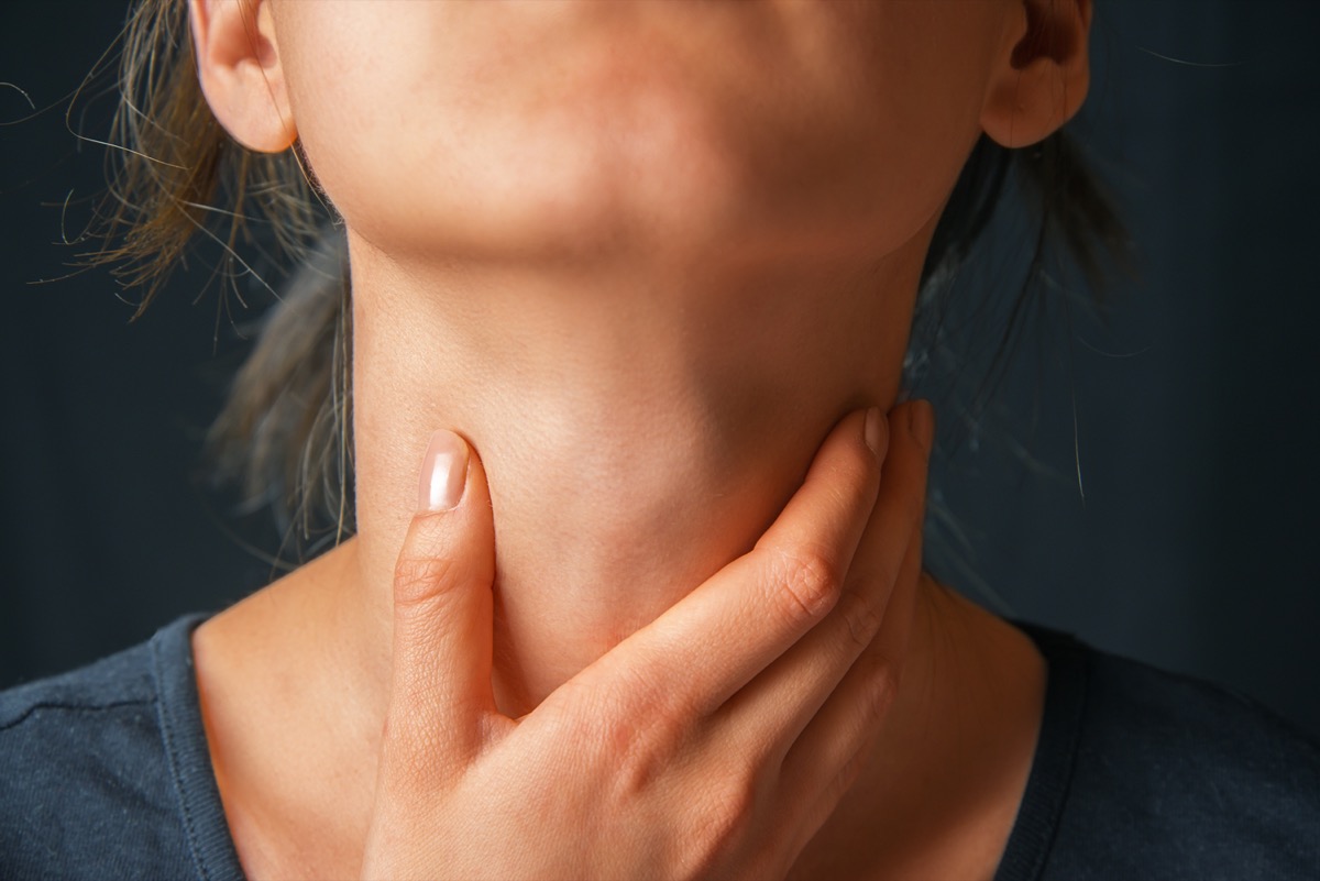 I rimedi naturali contro il mal di gola con placche e febbre