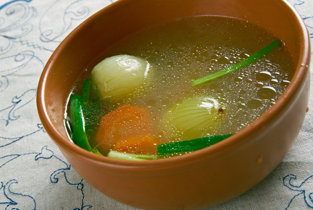 Come si prepara il court bouillon di pesce