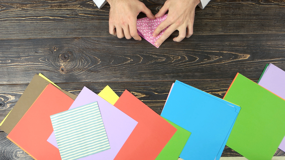 Fiori origami facili: il video tutorial del fiore di ciliegio