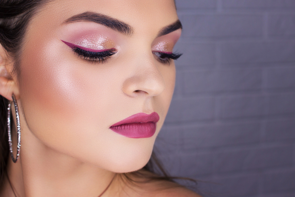 Come applicare l'eyeliner alato