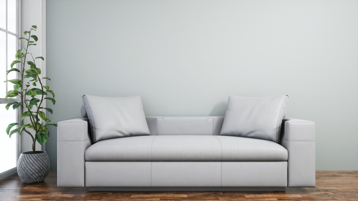 Lavaggio a secco del divano fai da te: come fare e quali prodotti prendere