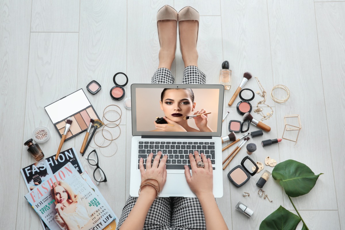 Saldi cosmetici online: cosa acquistare e dove