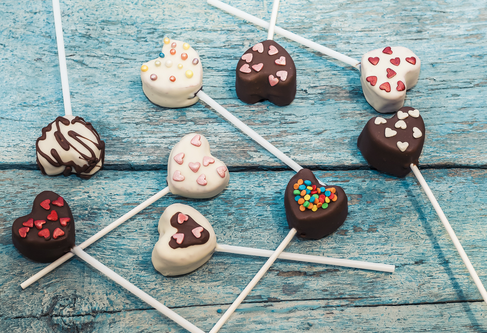 Idee per San Valentino da creare con i bambini: i cake pops a cuore