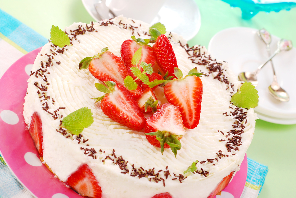 Torte di compleanno decorate con panna: 7 idee