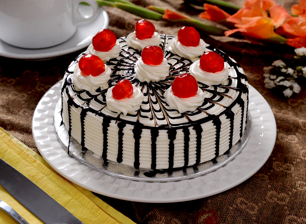 torte-compleanno-decorate-panna-2.jpg