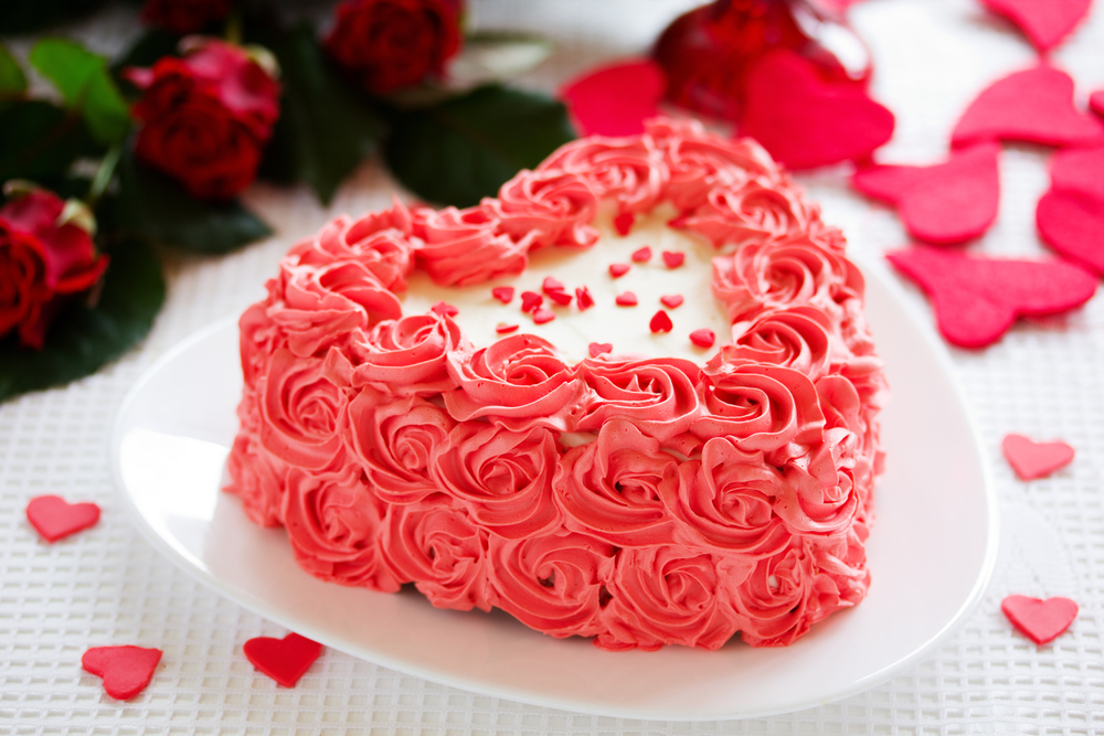 Torte per San Valentino decorate con panna: 7 idee per le decorazioni