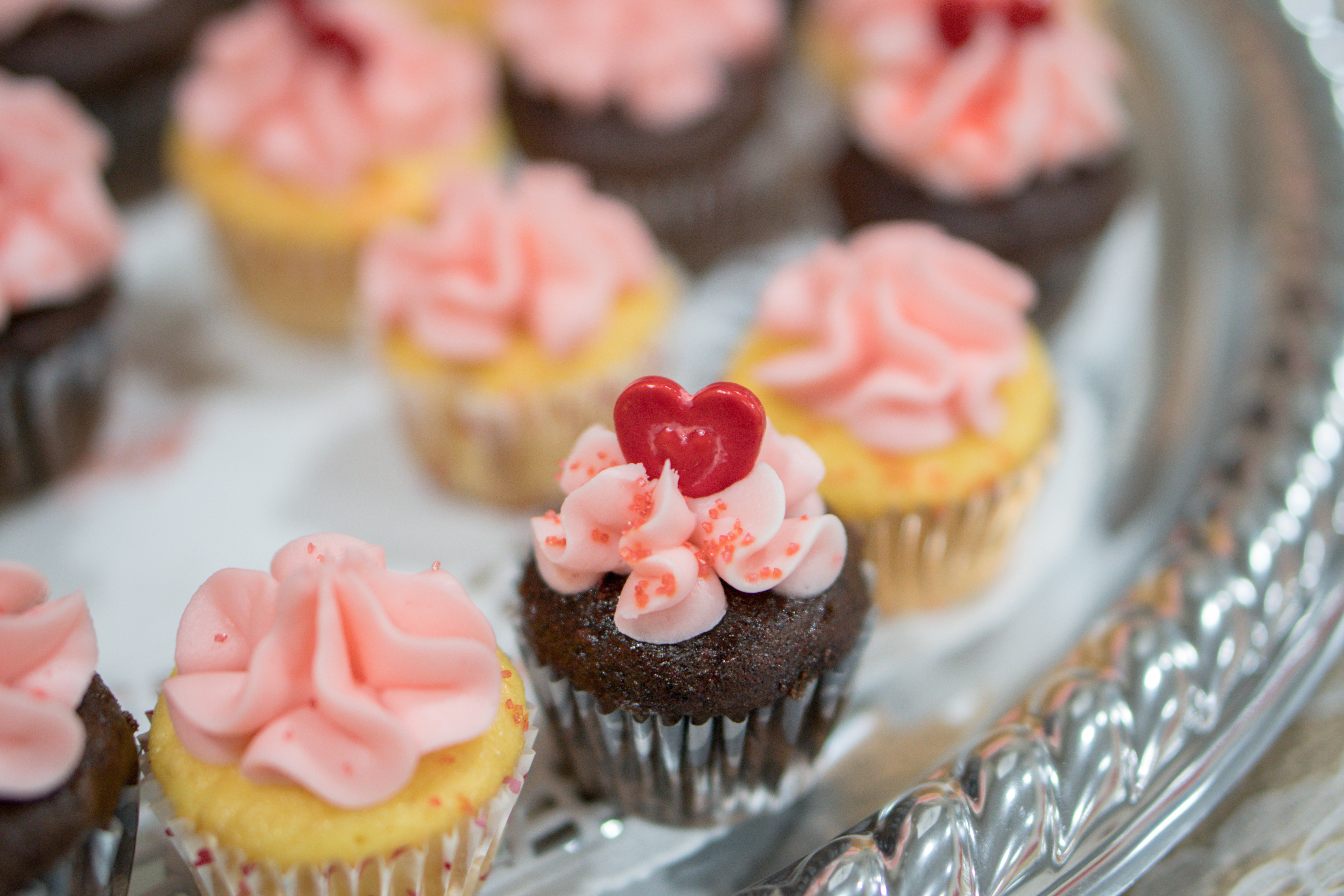 Cupcake per San Valentino decorati con panna: 7 idee per le decorazioni