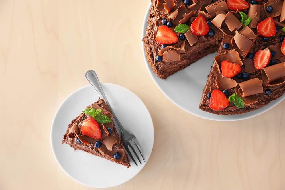 Come decorare una torta di cioccolato: 9 idee sfiziose