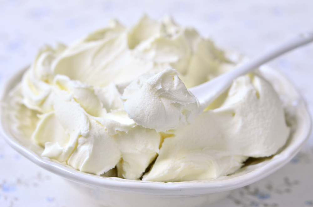 Come fare il mascarpone in casa: la ricetta facile
