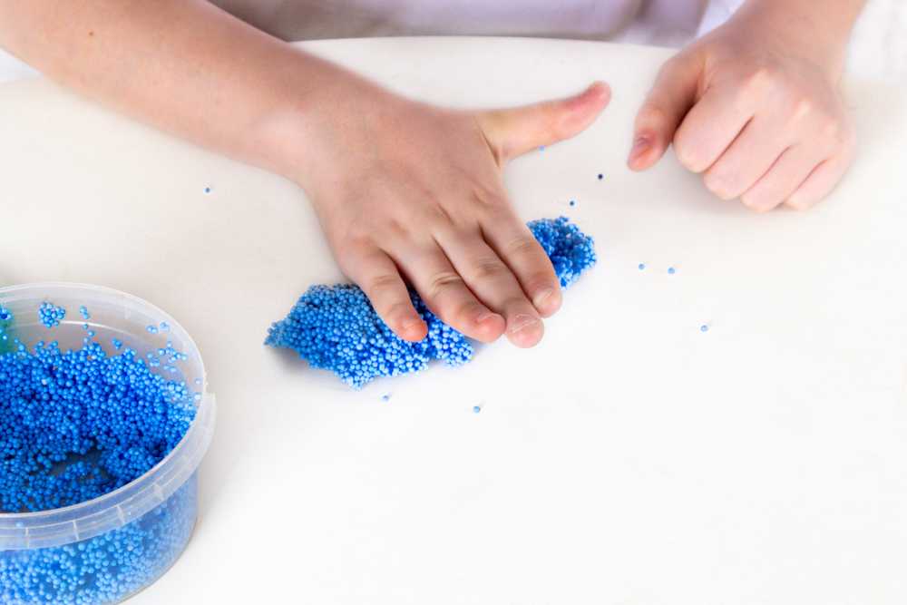 Pasta modellabile fai da te: la ricetta del playfoam per creare con i bambini