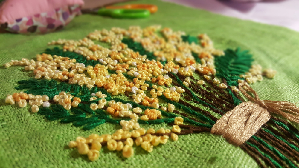 Ricamo mimosa: 3 idee creative per farlo con il filo o con i nastri