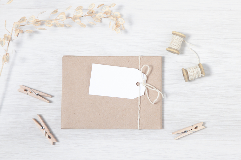 Bigliettini bomboniere nozze originali con carta e stoffa fai da te