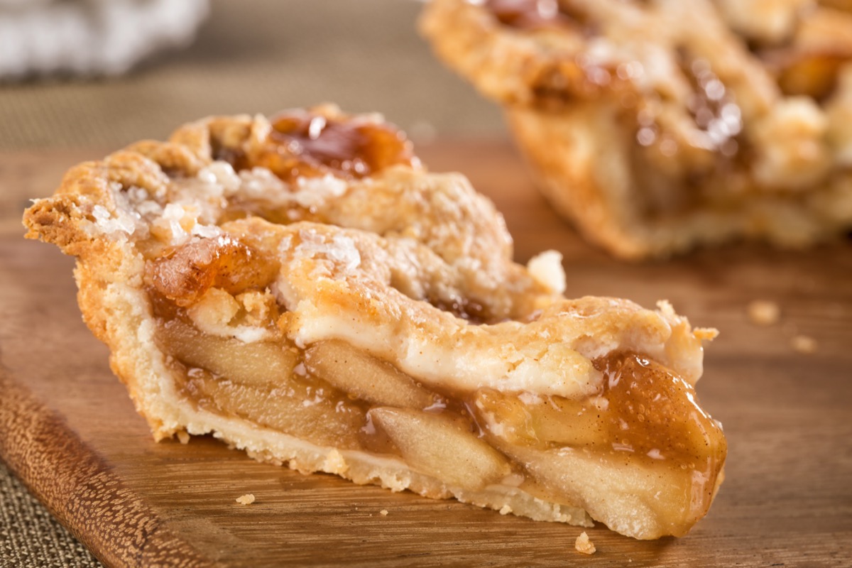 Come fare la crostata con mele caramellate e cannella