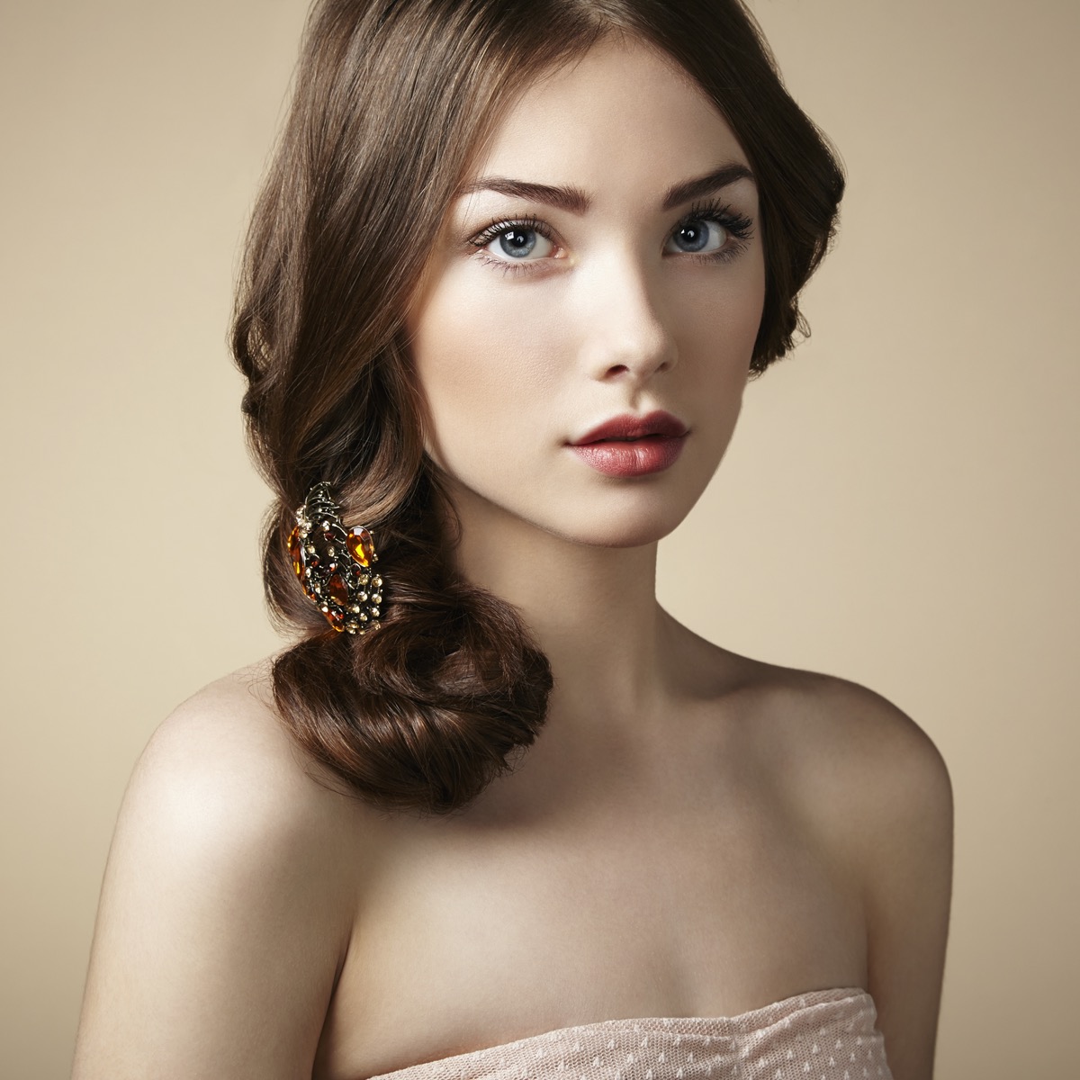 Come fare un trucco semplice da cerimonia per sera o giorno