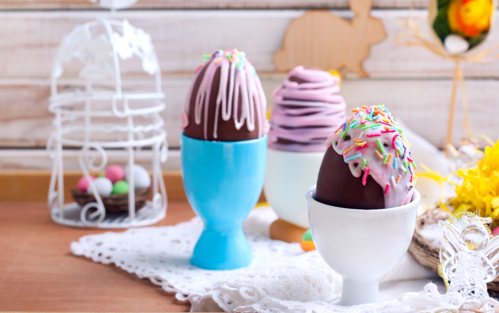 Come decorare le uova di cioccolato: tutorial e idee