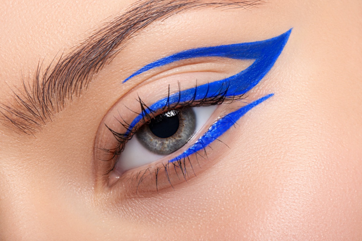 Trucco-blu-elettrico-2.jpg