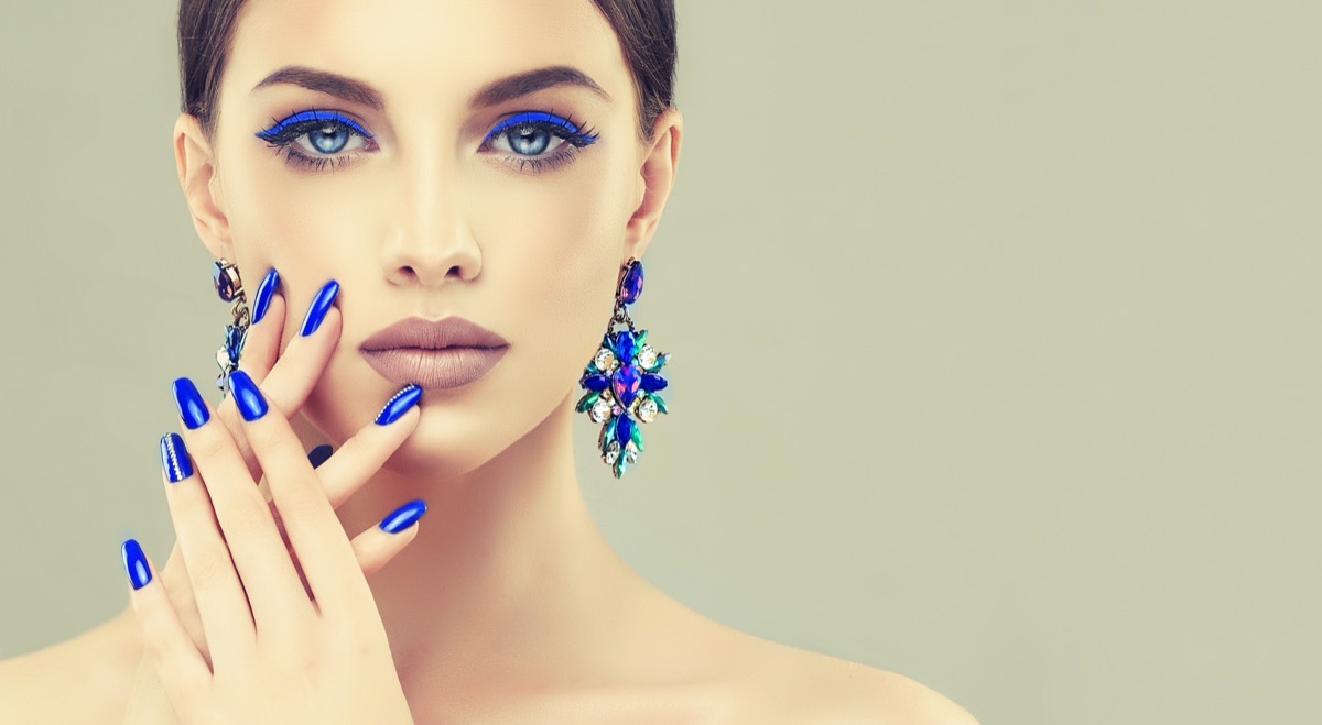 Trucco-blu-elettrico-4.jpg