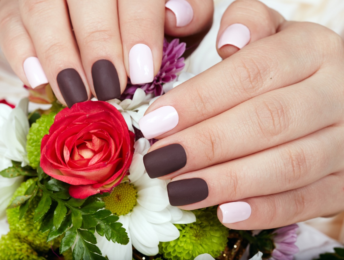 Le 7 nail art primavera estate 2020 belle e facili da fare da sole
