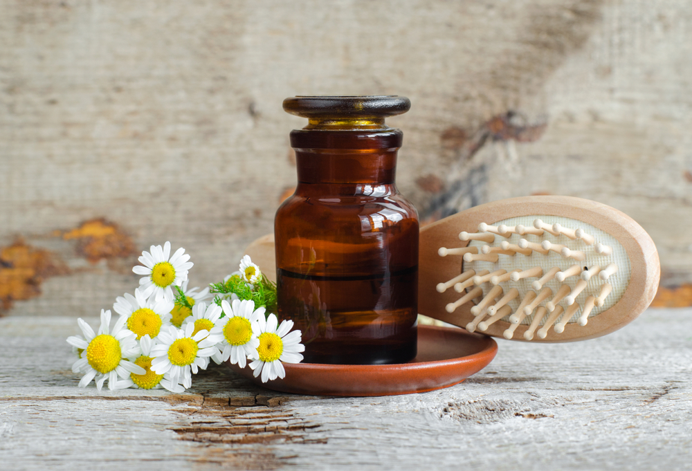 Camomilla per schiarire i capelli, come procedere
