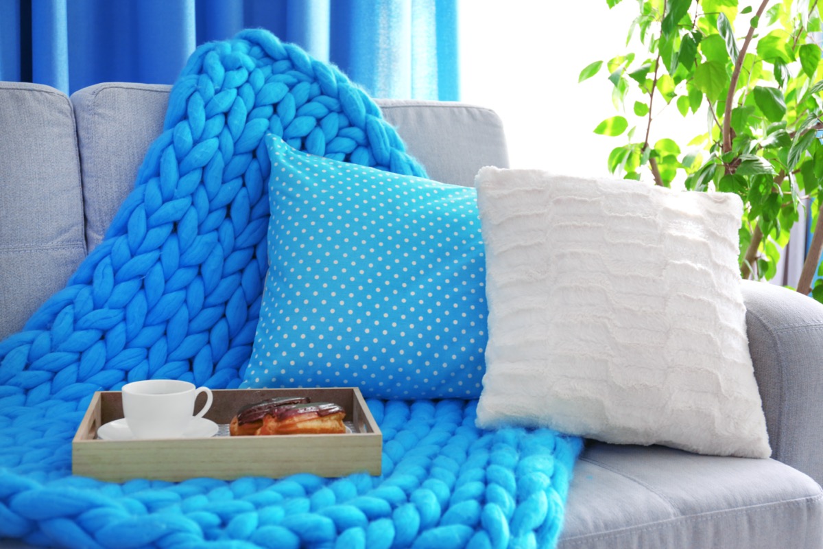 Cuscini per divani: 7 idee decorative per la casa