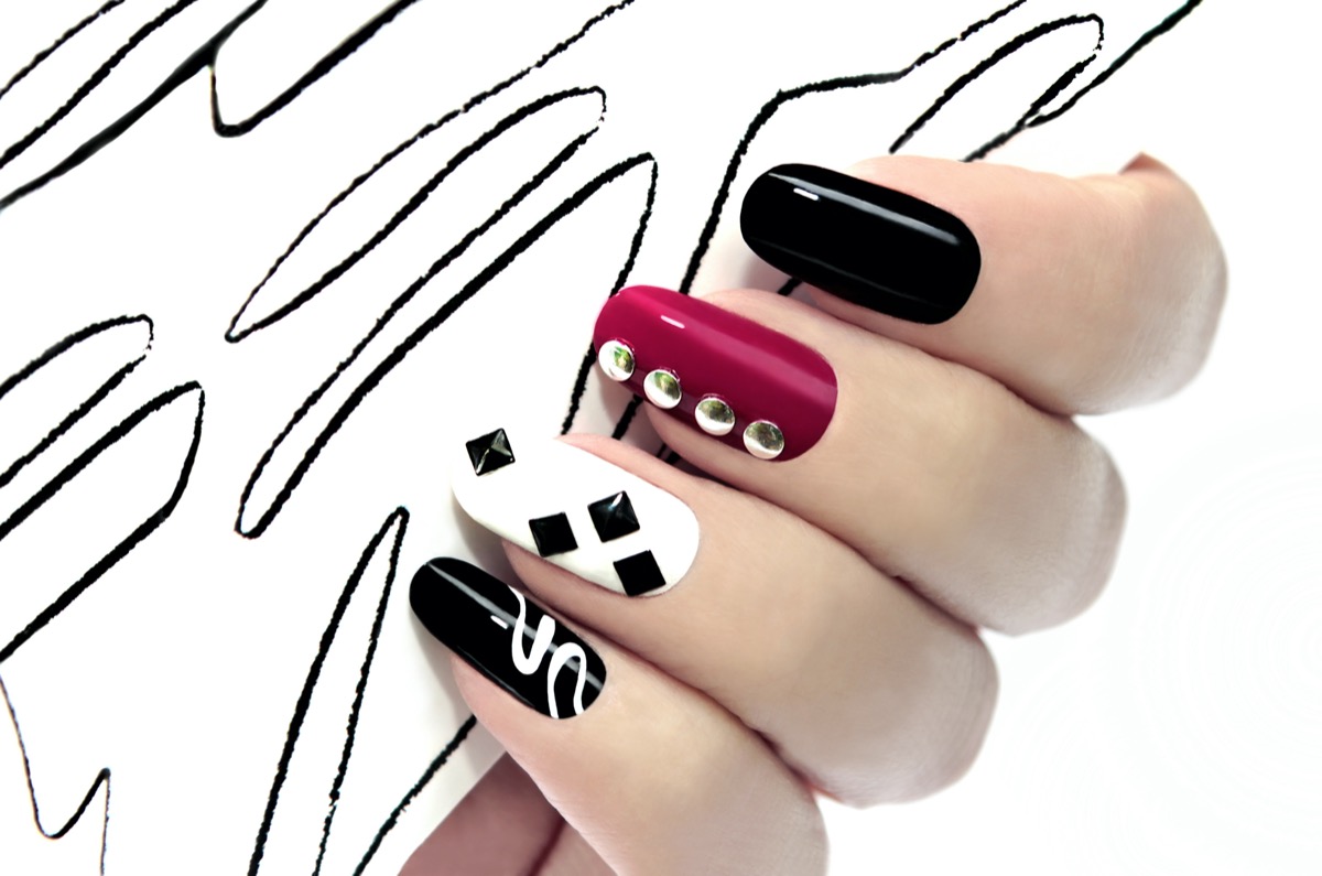 Nail-art-rosso-nero-argento-6.jpg