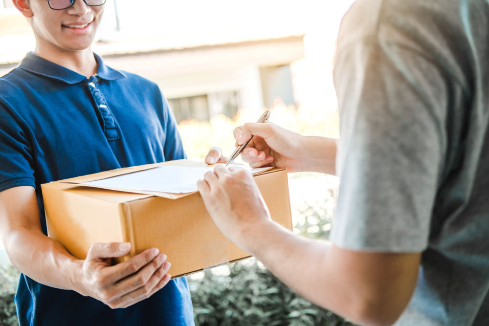 Come disinfettare la spesa e i pacchi del corriere
