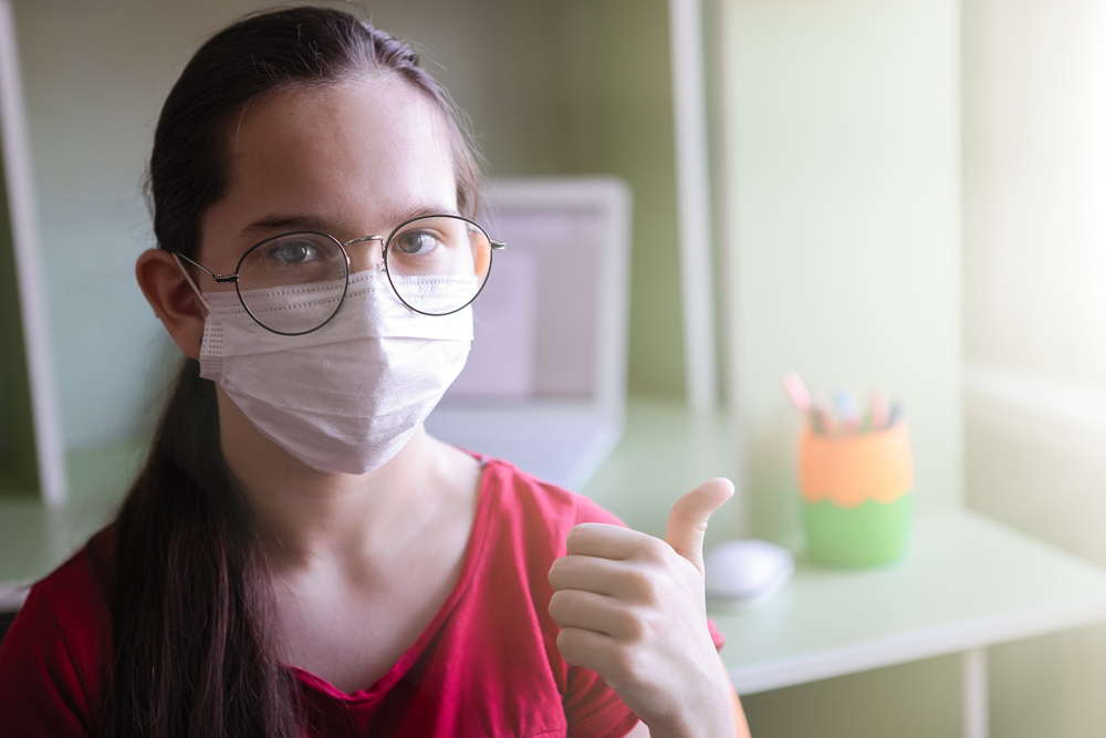 Mascherine per occhiali: il video per indossarle senza fastidi