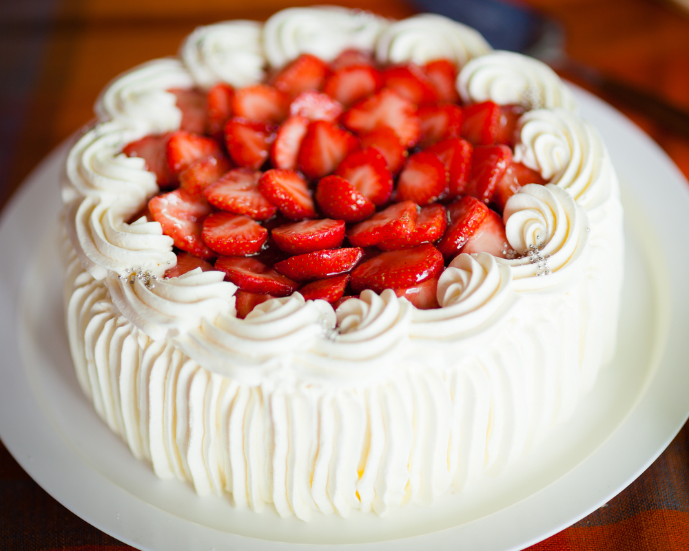 torte-decorate-panna-fragole-1.jpg