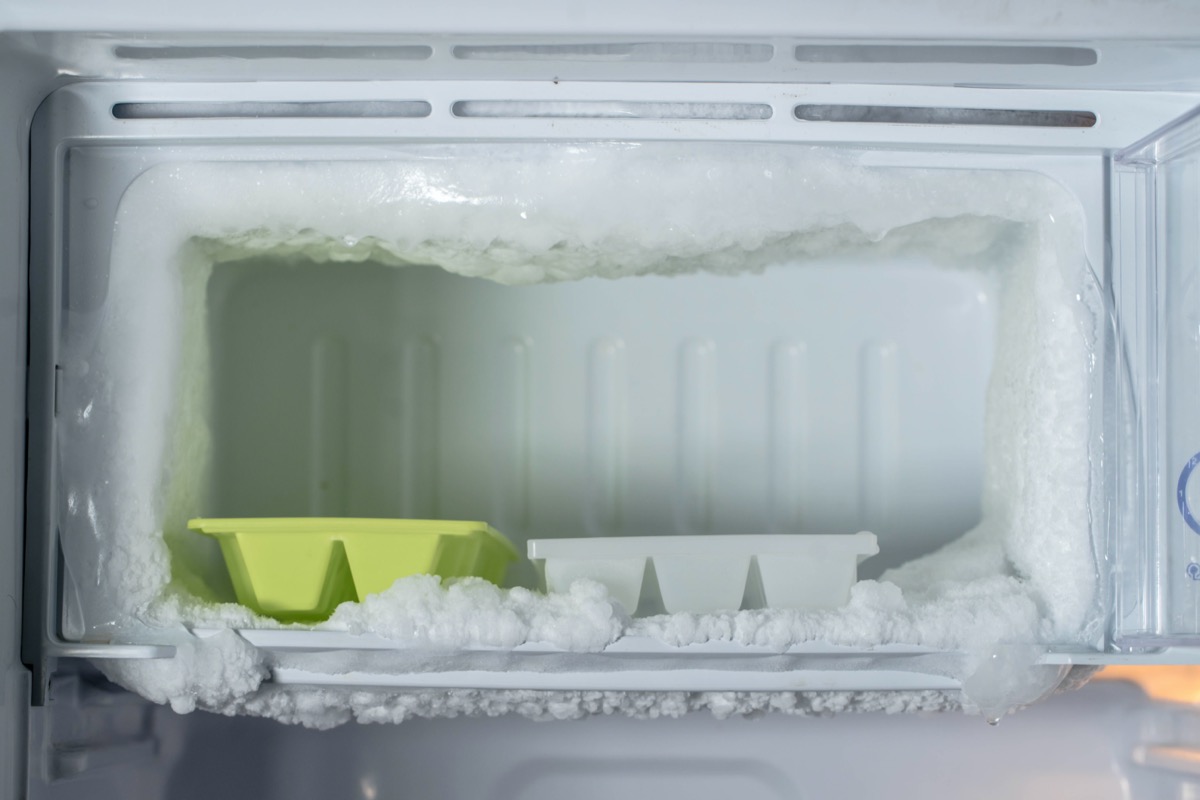 Scongelare il freezer: come sbrinare il congelatore velocemente