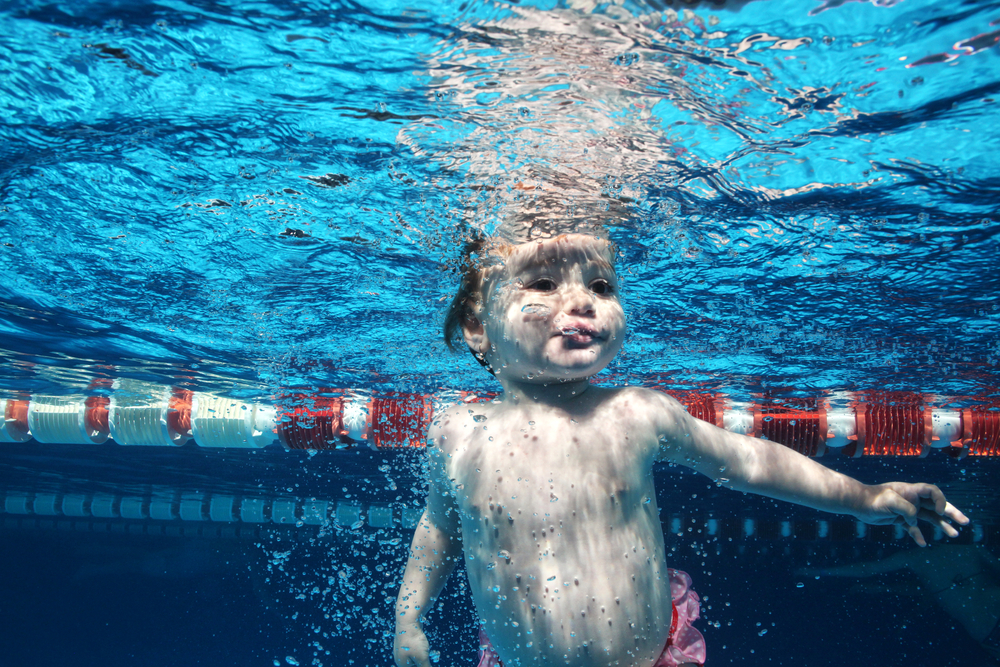 Giochi in piscina per bambini: consigli per l'ambientamento in acqua