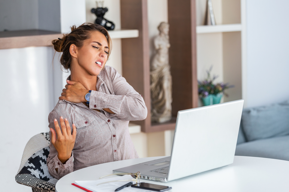 6 consigli per curare il mal di schiena da smart working