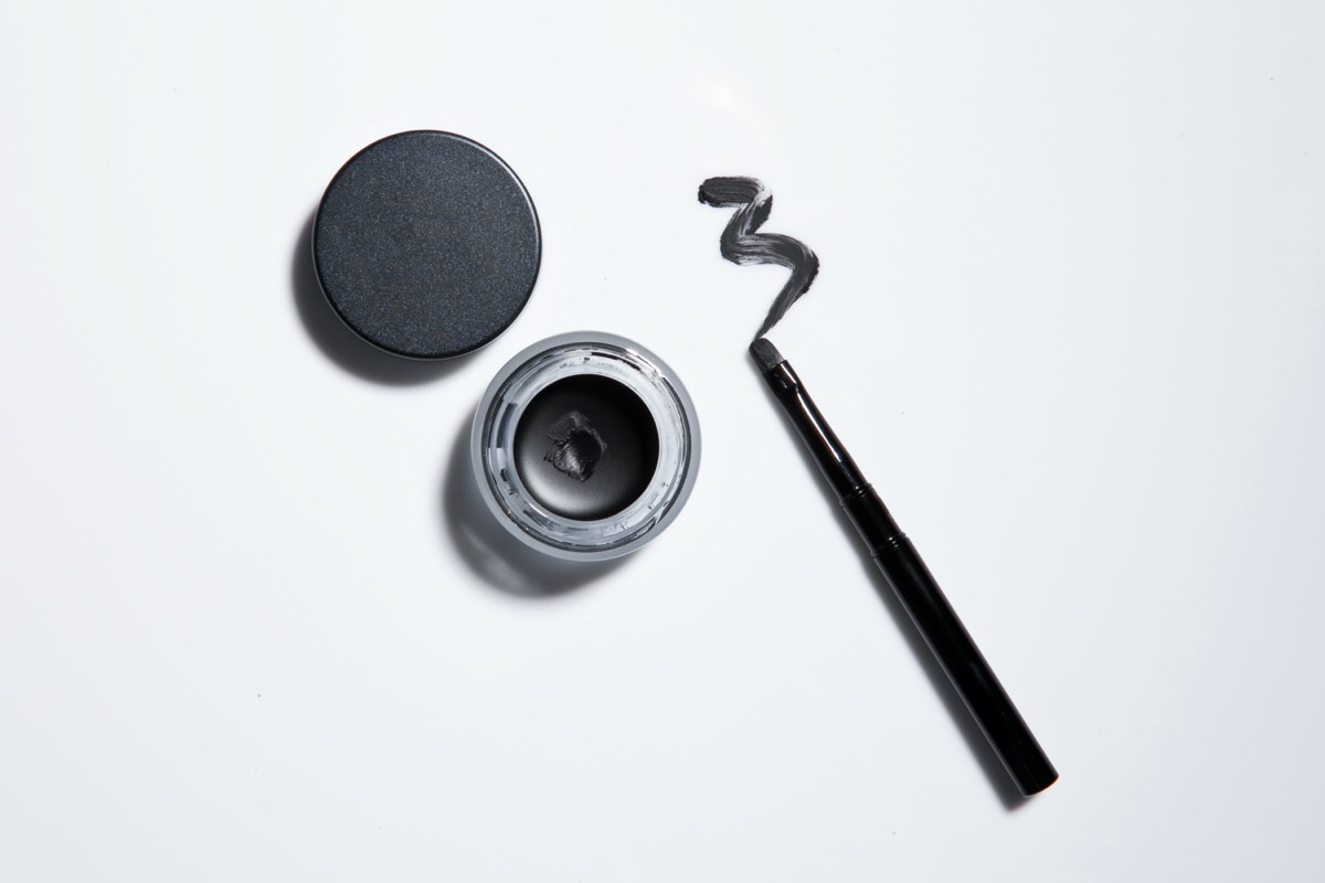 Come fare l'eyliner in casa con pochi ingredienti
