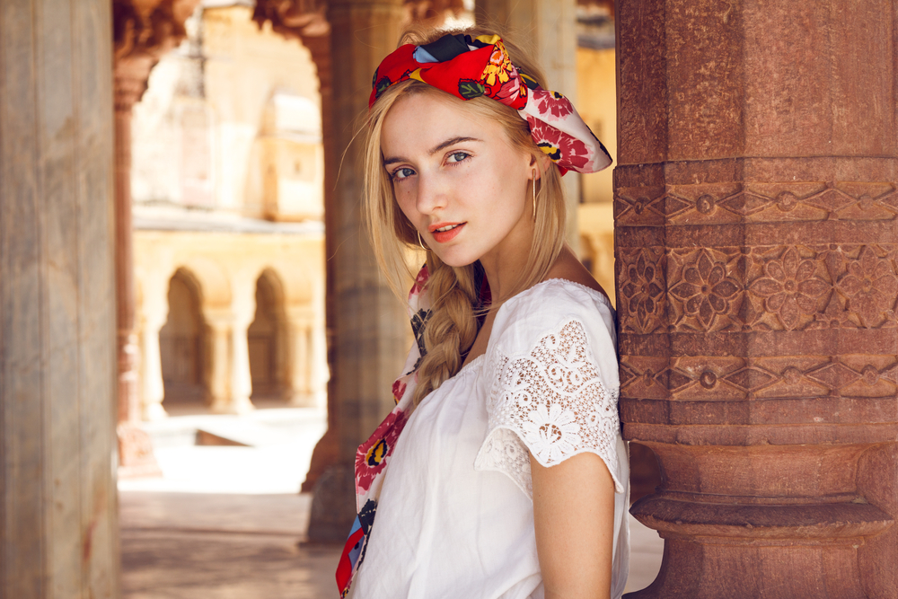 Foulard capelli: come usarlo per due acconciature