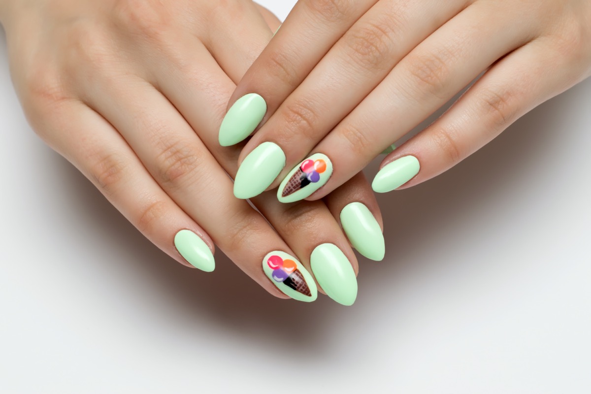 Decorazioni unghie per l'estate 2020: le nail art più originali