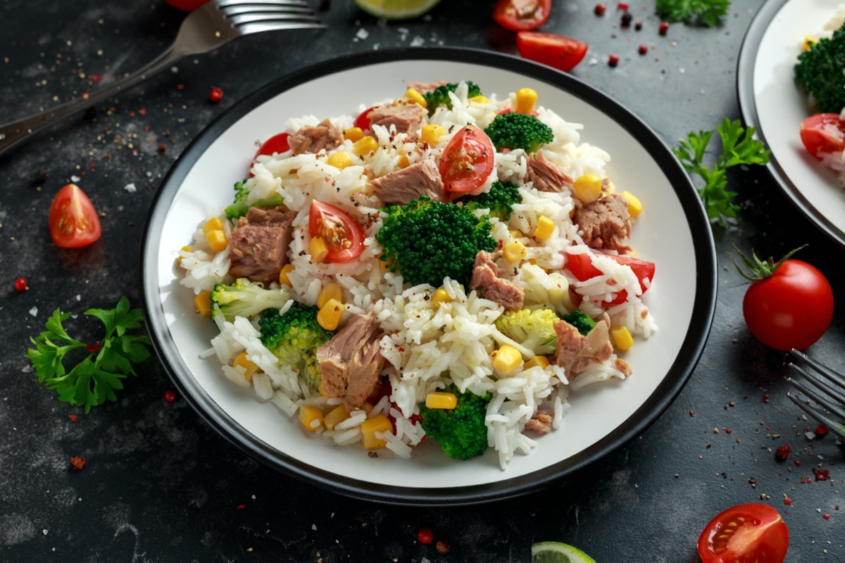 Insalata di riso con verdure grigliate e tonno: come farla