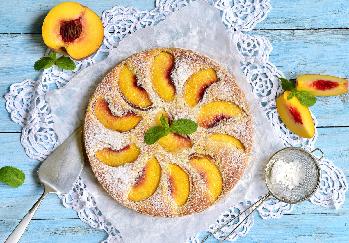 Torta di pesche in padella: come farla senza accendere il forno