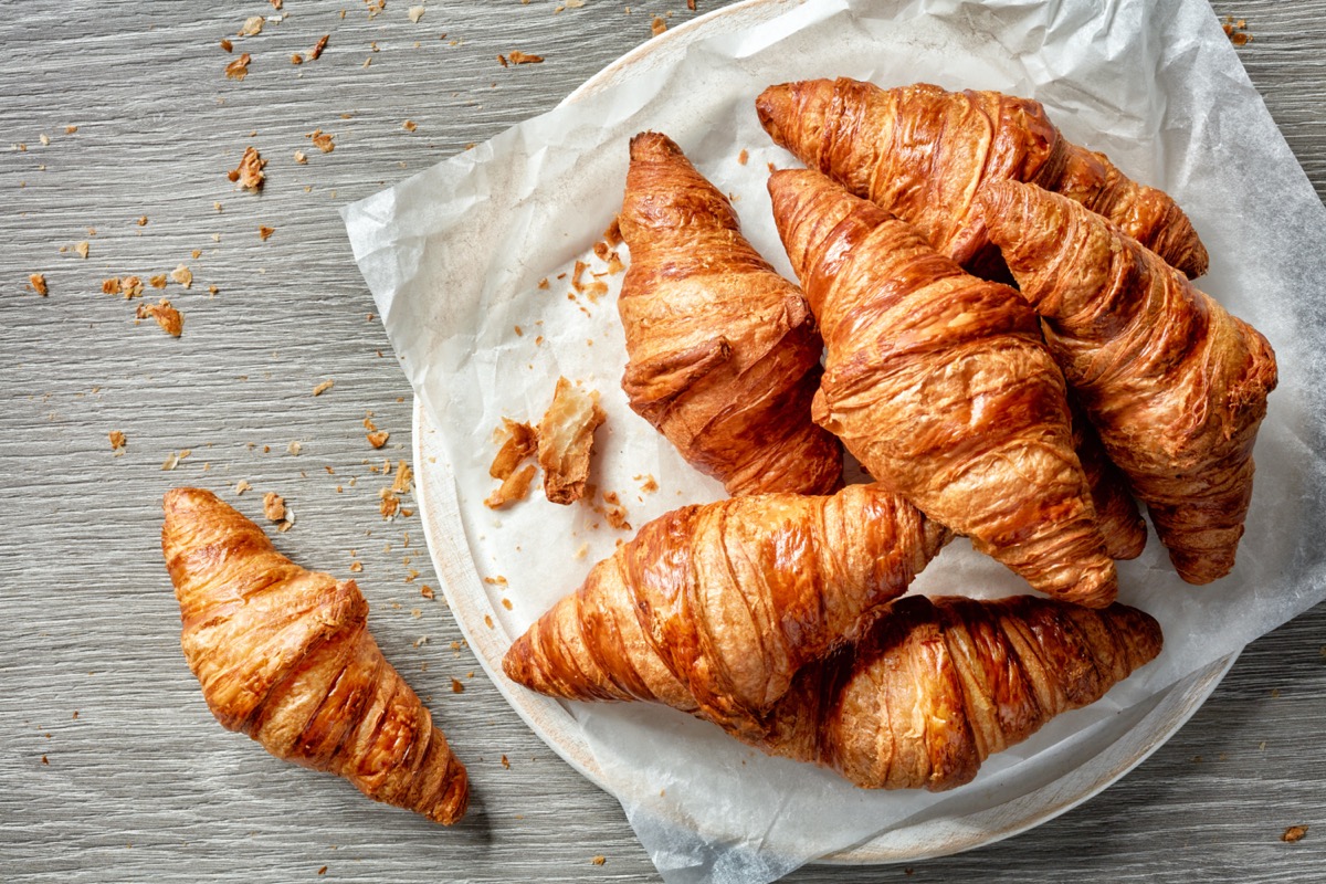 Cornetti con pasta sfoglia pronta: la ricetta facile dei croissant