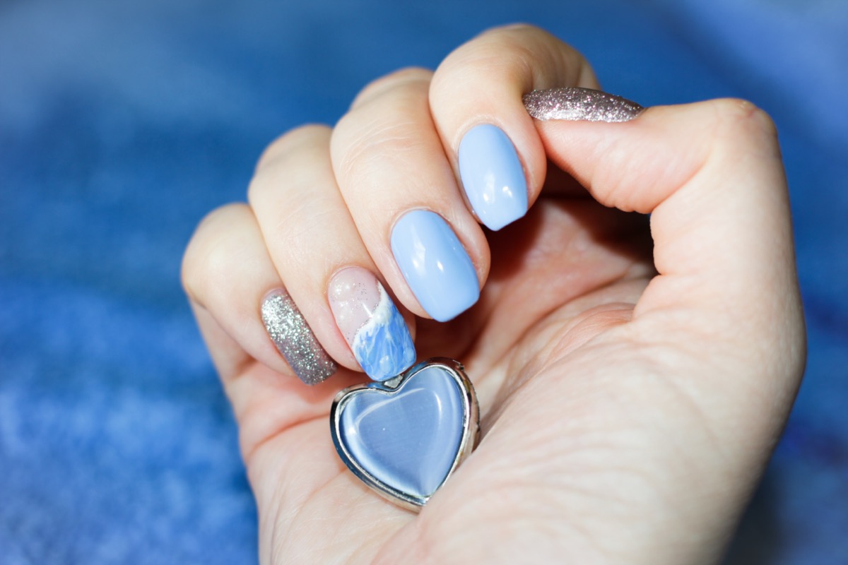 Nail art ispirata alle onde: 5 decorazioni da provare