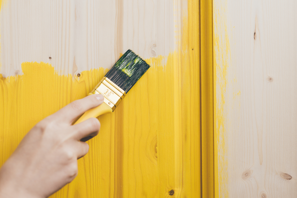 Come verniciare le porte esterne in legno